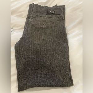Express Editor pants in excellent like new condition. Size 4R. Warm gray